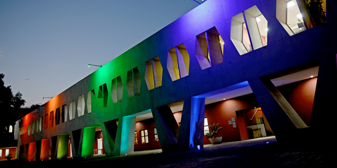 Galería: CDHCM ilumina su sede por Día Nacional contra la Homofobia, Lesbofobia, Transfobia y Bifobia